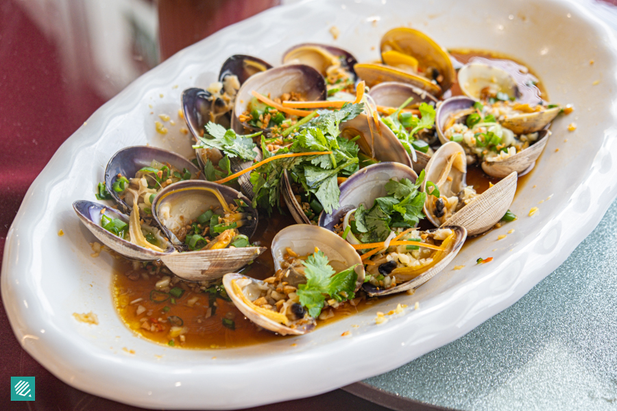 Minced Garlic Steamed Clam