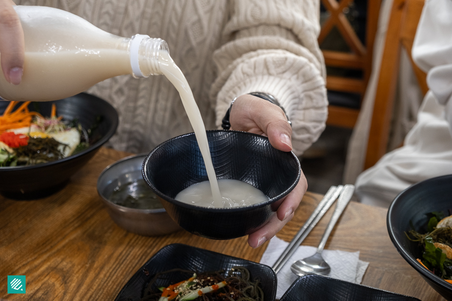 Pouring of Non-Carbonated Makgeolli