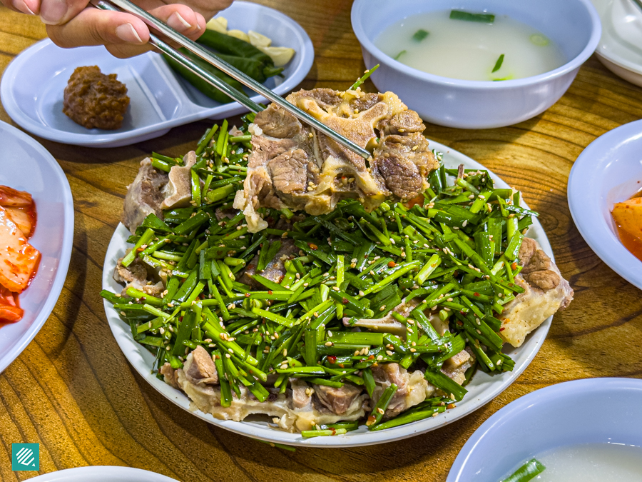 Oxtail Meat (꼬리수육) with chives