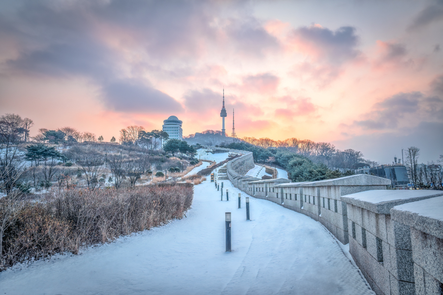 The best viewing spots in Seoul's Namsan Landmark Park South Korea You can see a clear view of Seoul Tower. During the winter and there is heavy snow.