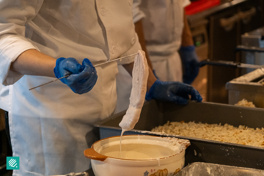 Tonkatsu being made in Tonshou Tonkatsu