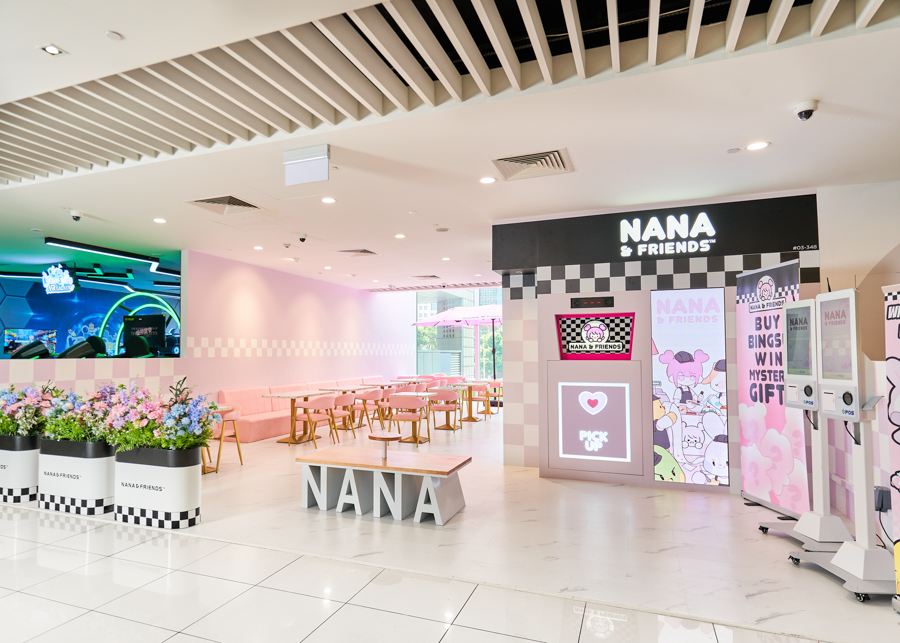 Storefront of Nana & Friends