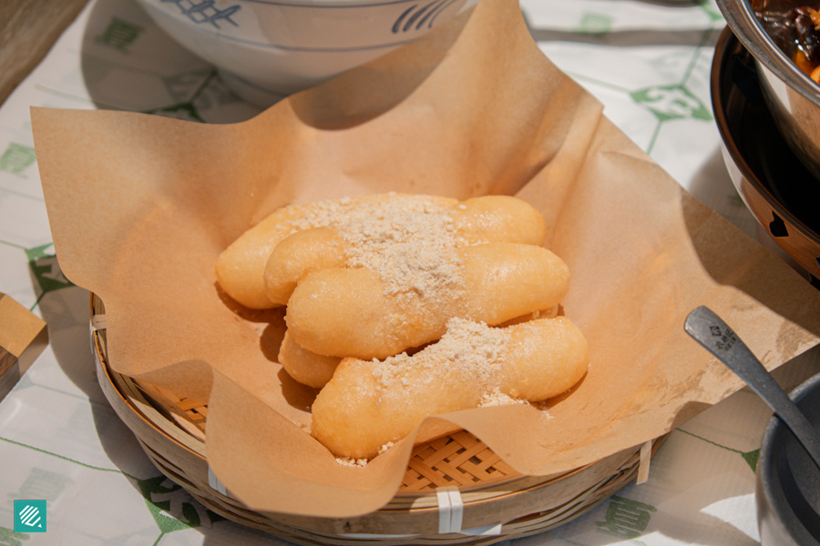 Nong Geng Ji- Deep-Fried Glutinous Rice Fritters