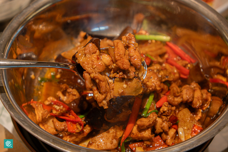 Nong Geng Ji- Stir-Fried Kampung Chicken with Tea Oil