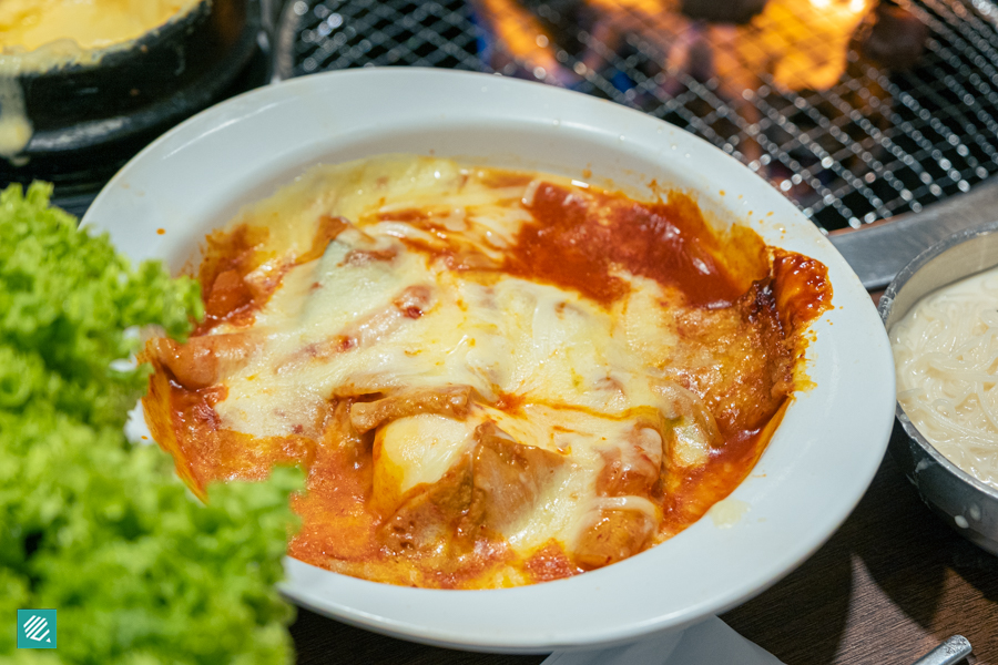 Tteokbokki with cheese