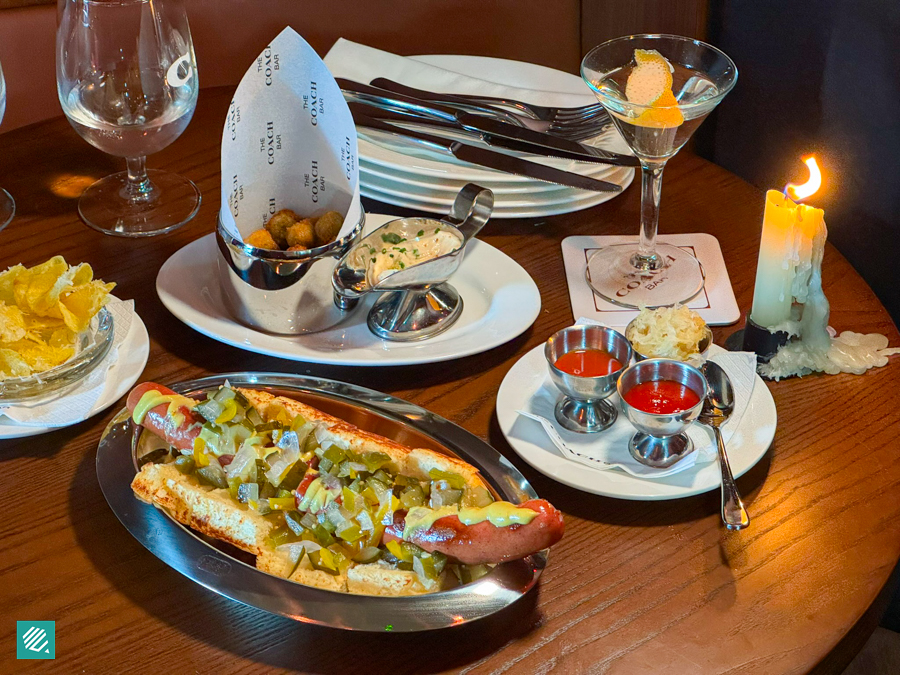Hotdog Coach Bar