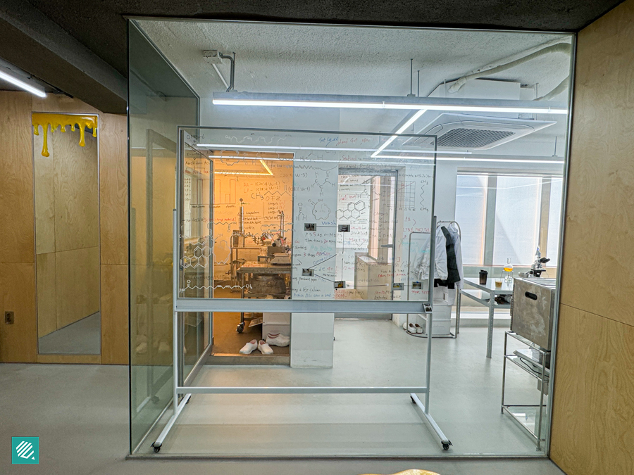 Laboratory in oilfried.zip in Seongsu
