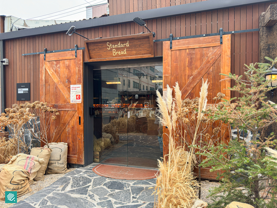 Entrance of Standard Bread Seongsu