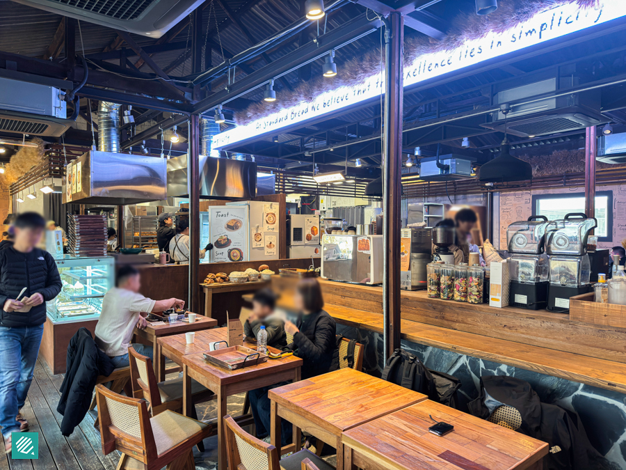 Standard Bread Seongsu seating