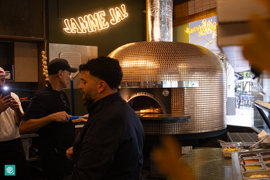 Pizza oven at Pizzeria Vincenzo Capuano 