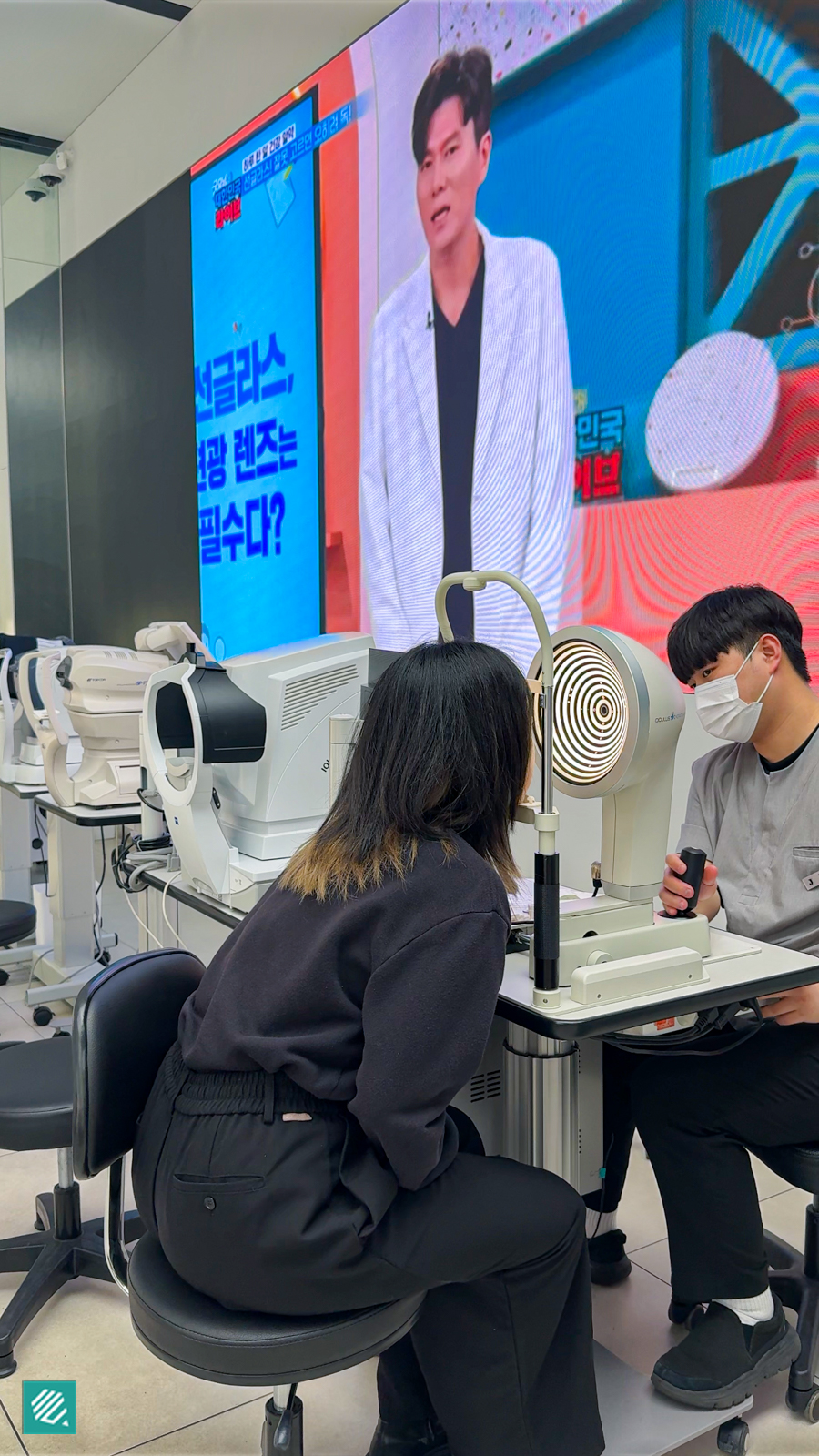 Comprehensive eye test in a Korean eye clinic
