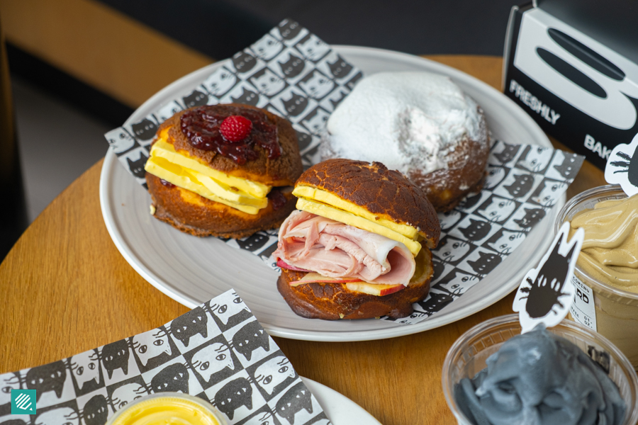 Raspberry Bun, Jamon Bun