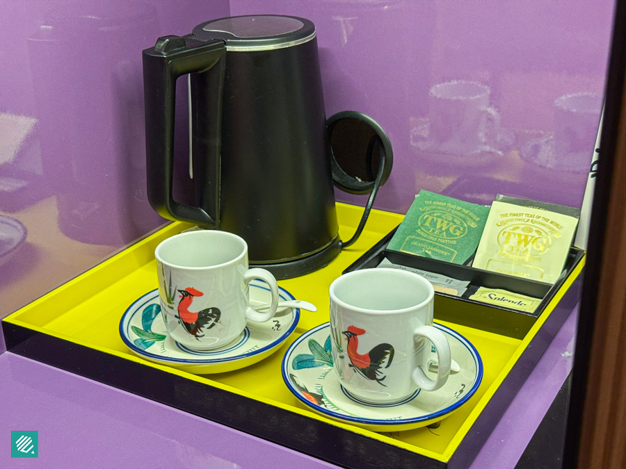 Complimentary mugs in King Standard Heritage View With Bath