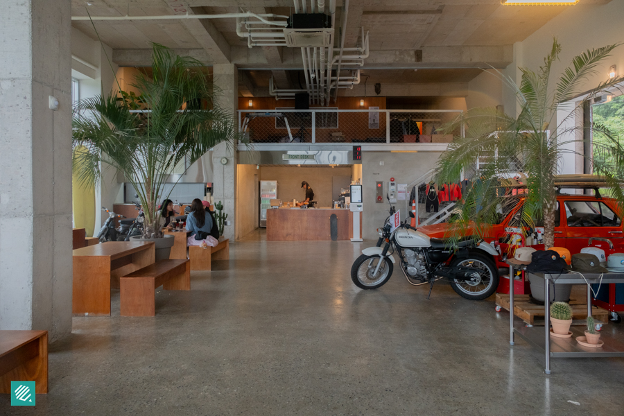 Koh Garage cafe in Yangyang