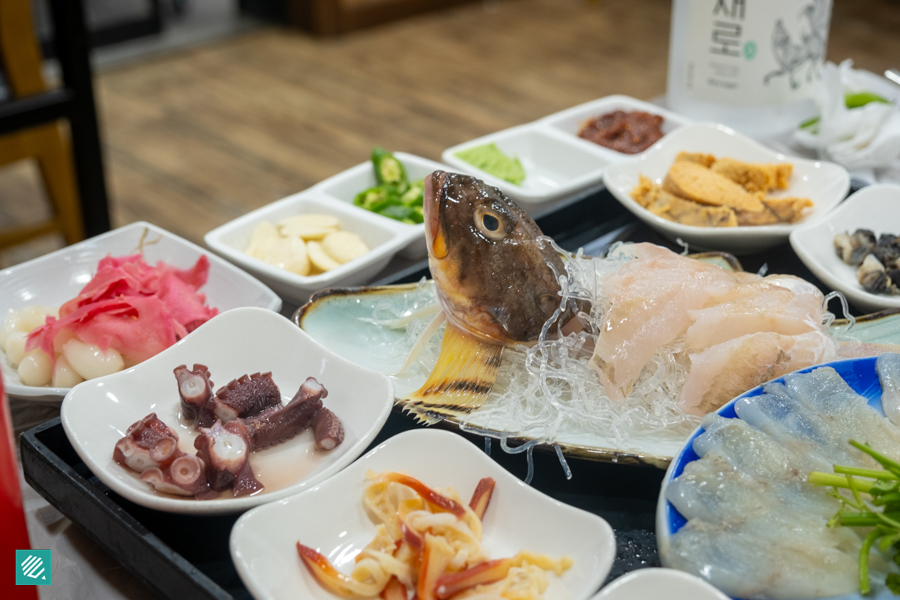 Sampil Hwaejib (삼팔횟집)