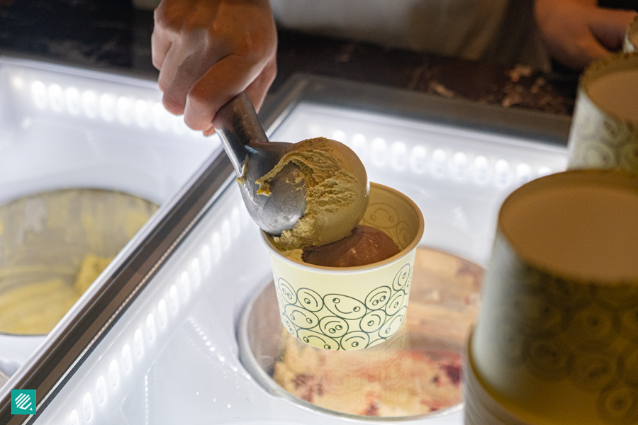 Pistachio, Chocolate gelato in Mondo