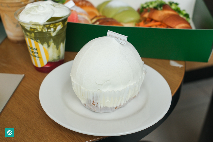 Snowflake Cake from Yoon Yeon Dang