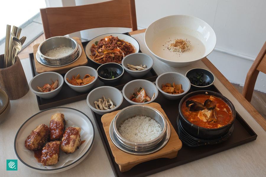 A table of Food at Wonderful Bapsang Suntec City