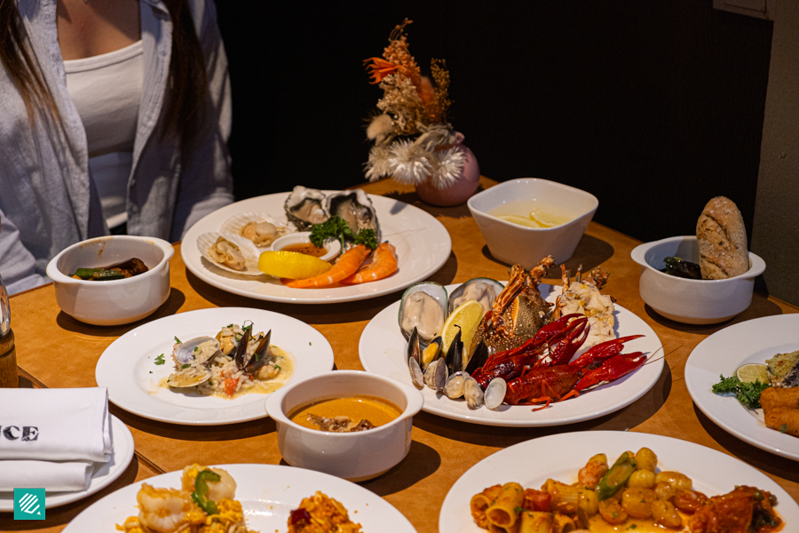 Hooked at LUCE seafood buffet