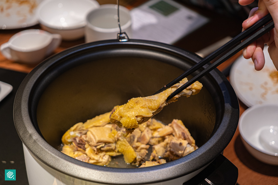 Cooker-Baked Dang Gui Chicken 