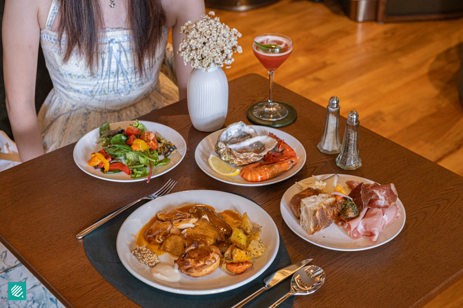 Canning Bar & Lounge Sunday roast buffet