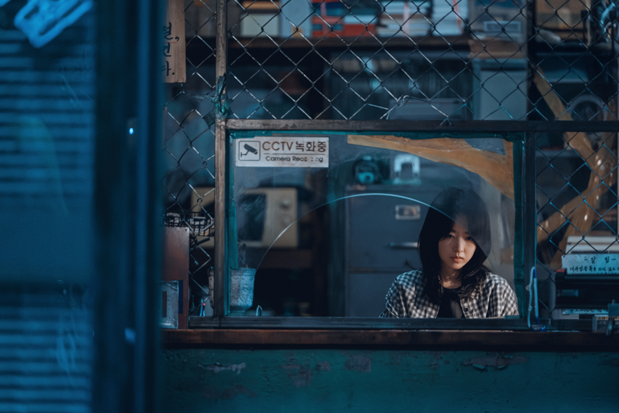 Park Boyoung as Kim Heeju in K-drama Gold Land