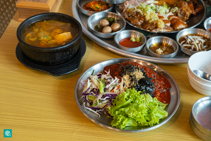 Noodle and soup at Jangsan Jokbal