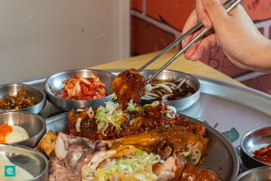 Spicy jokbal at Jangsan Jokbal