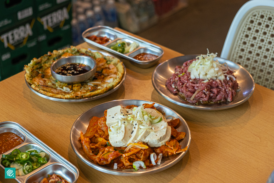 Korean food at Jangsan Jokbal