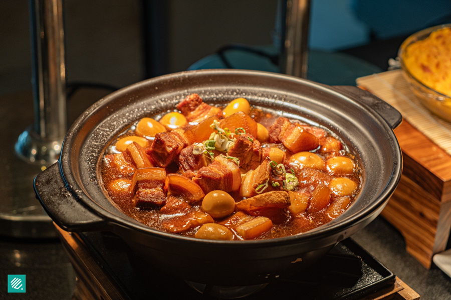Buta no Kakuni Pork with Daikon and Quail Egg