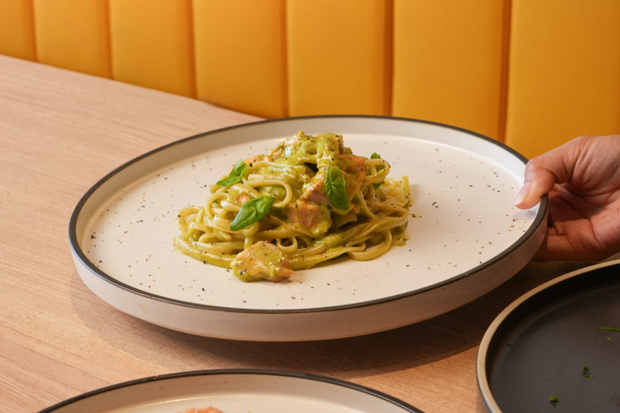 Linguine tossed with Smoked Salmon in Cream Pesto Sauce