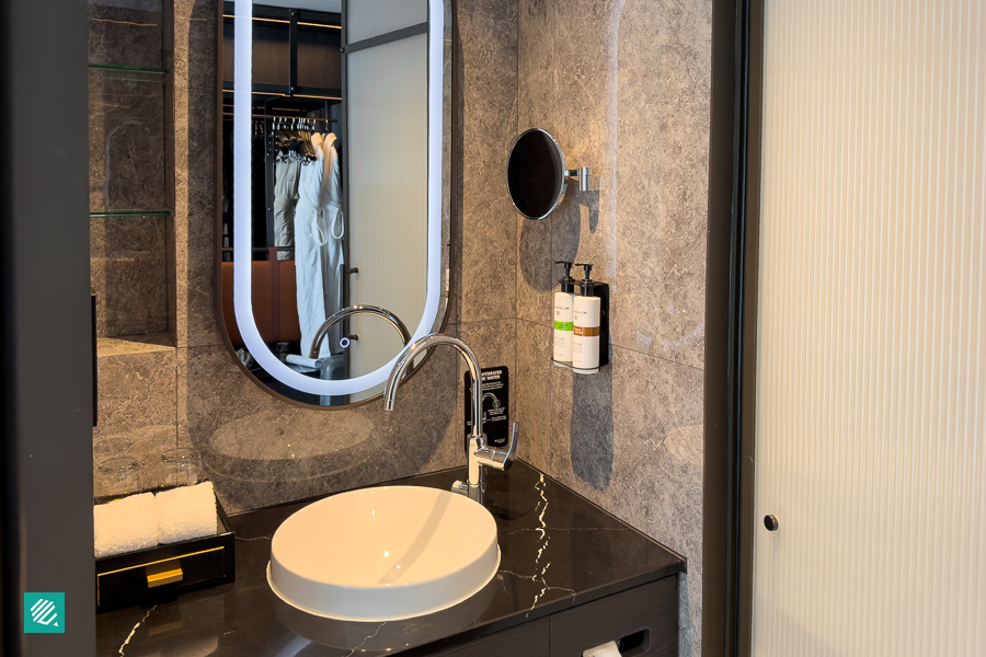 Bathroom Sink Amenities and Drinking Water Tap