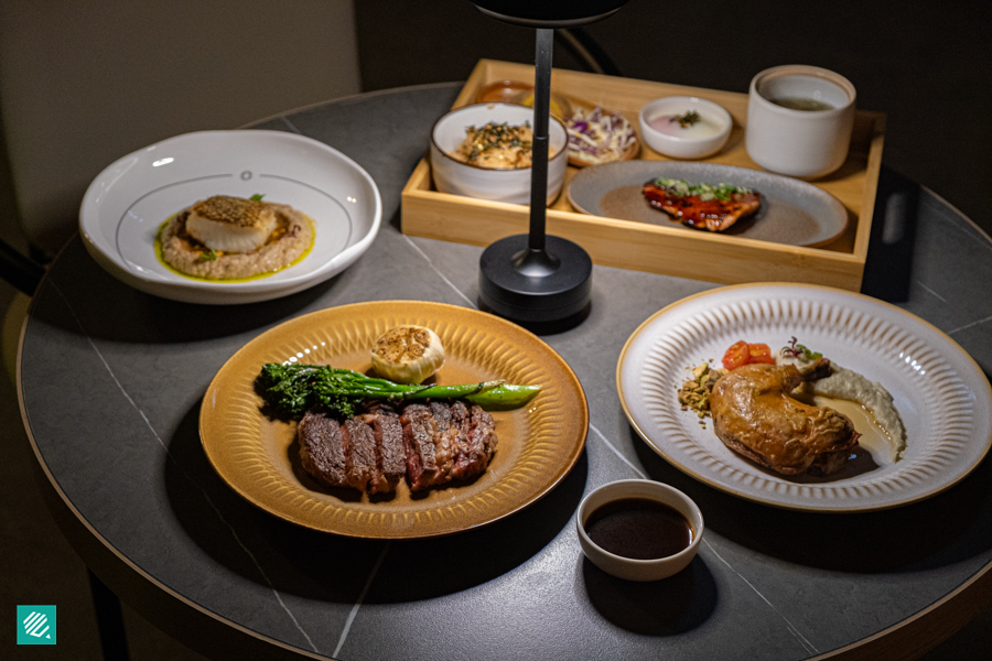 FOURA Menu