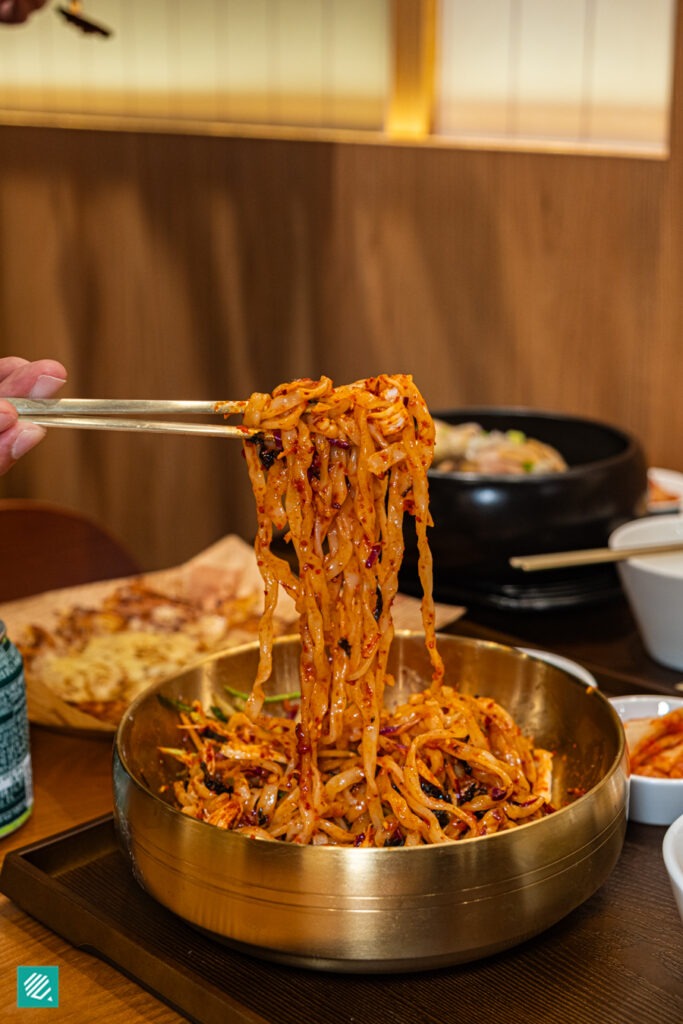 Dak Bibim Kalguksu 