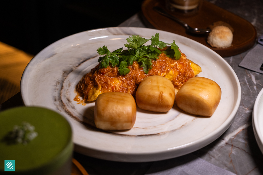 Singapore Chilli Crab Omelette with mantou at Garden Café, One-Ninety Bar